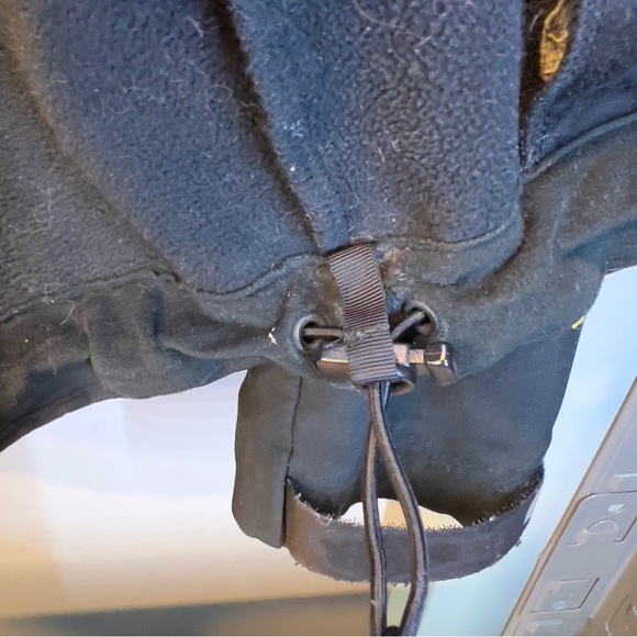 Mountain hardware jacket in preloved condition - Picture 12 of 15